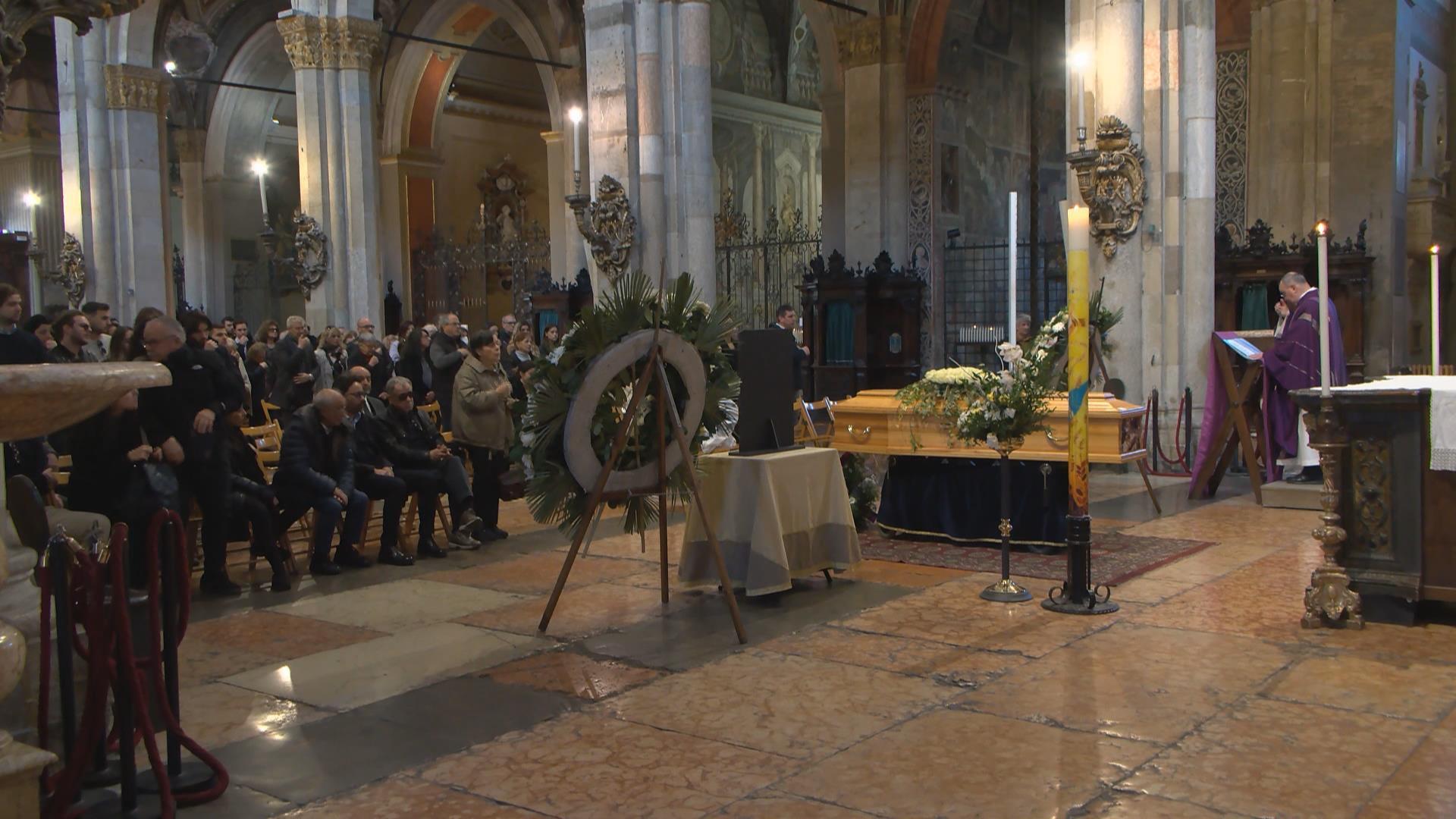 MICHELE GUZZO STAMATTINA DUOMO GREMITO PER I FUNERALI 12 TV Parma